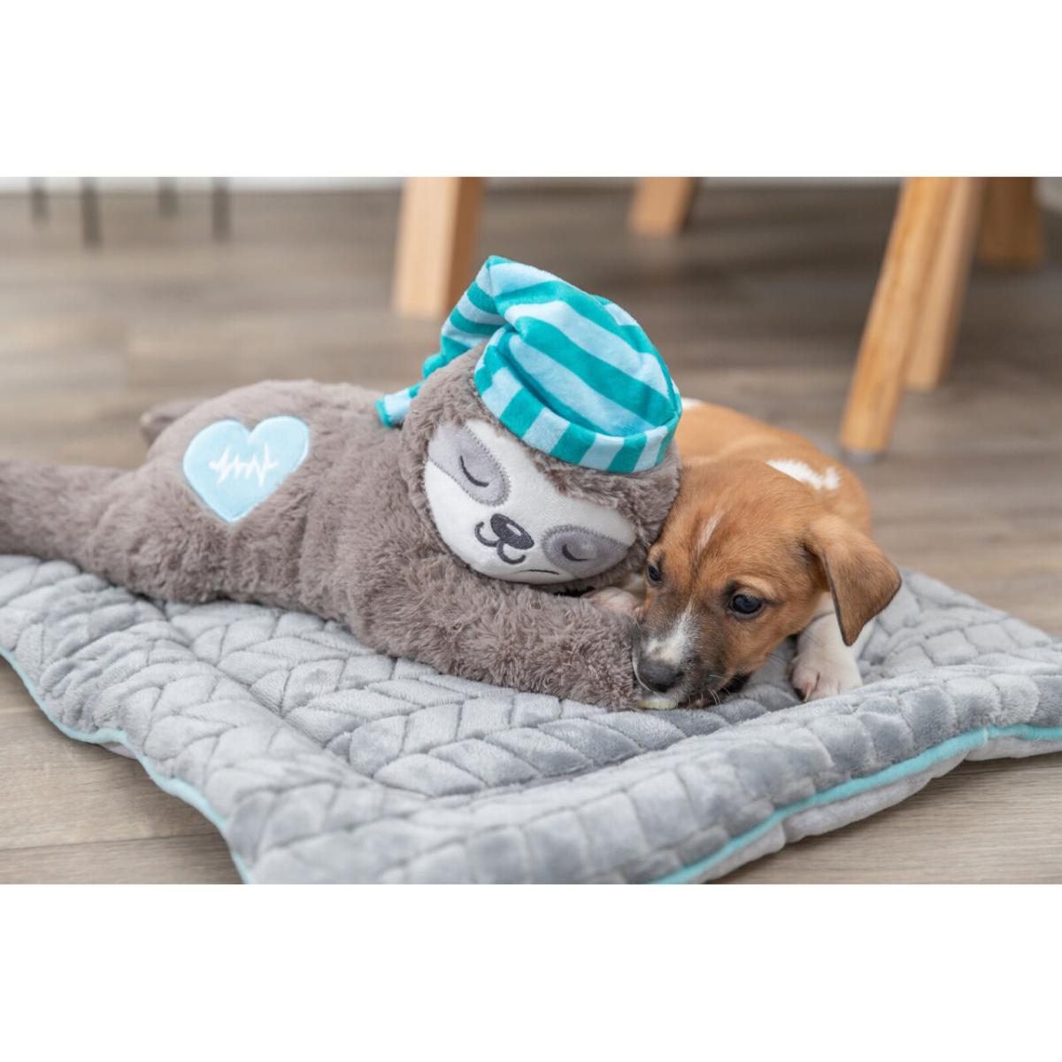 TRIXIE Leneș cu Simulator de Bătăi de Inimă, jucărie interactivă câini junior, cu sunet, pluș TRIXIE Leneș cu Simulator de Bătăi de Inimă, jucărie interactivă câini junior XS-XL, cu sunet, pluș, maro și albastru, 34cm