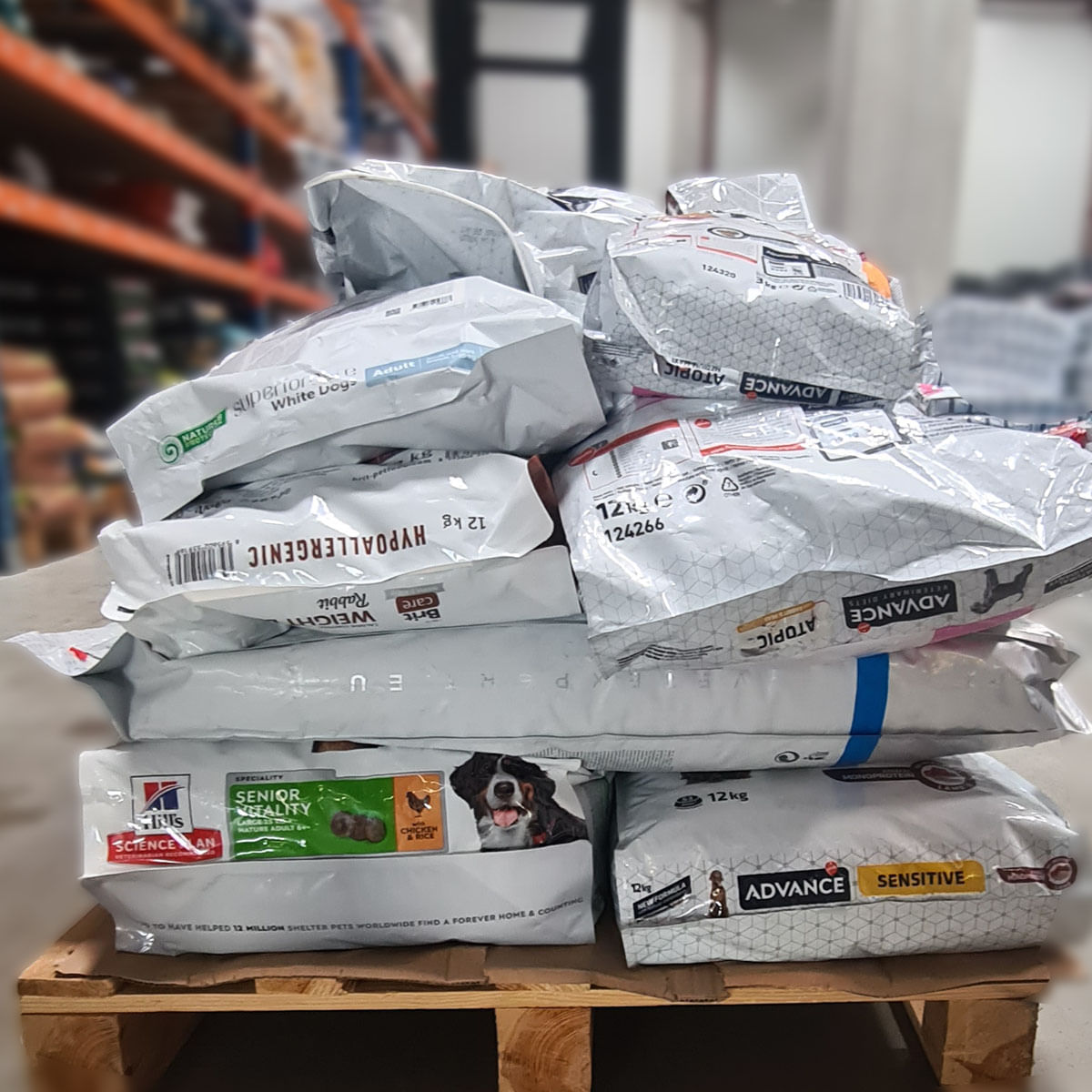 Palet Mix Brand-uri, Hrana pentru Caini, Saci Deteriorati, 200 Kg, RRP 5531,79 Lei